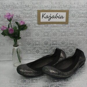 STUART WEITZMAN Girls Flats.Size 4 1/2M